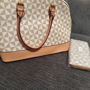 Women Fashion Purse w/ Matching Wallet and Straps